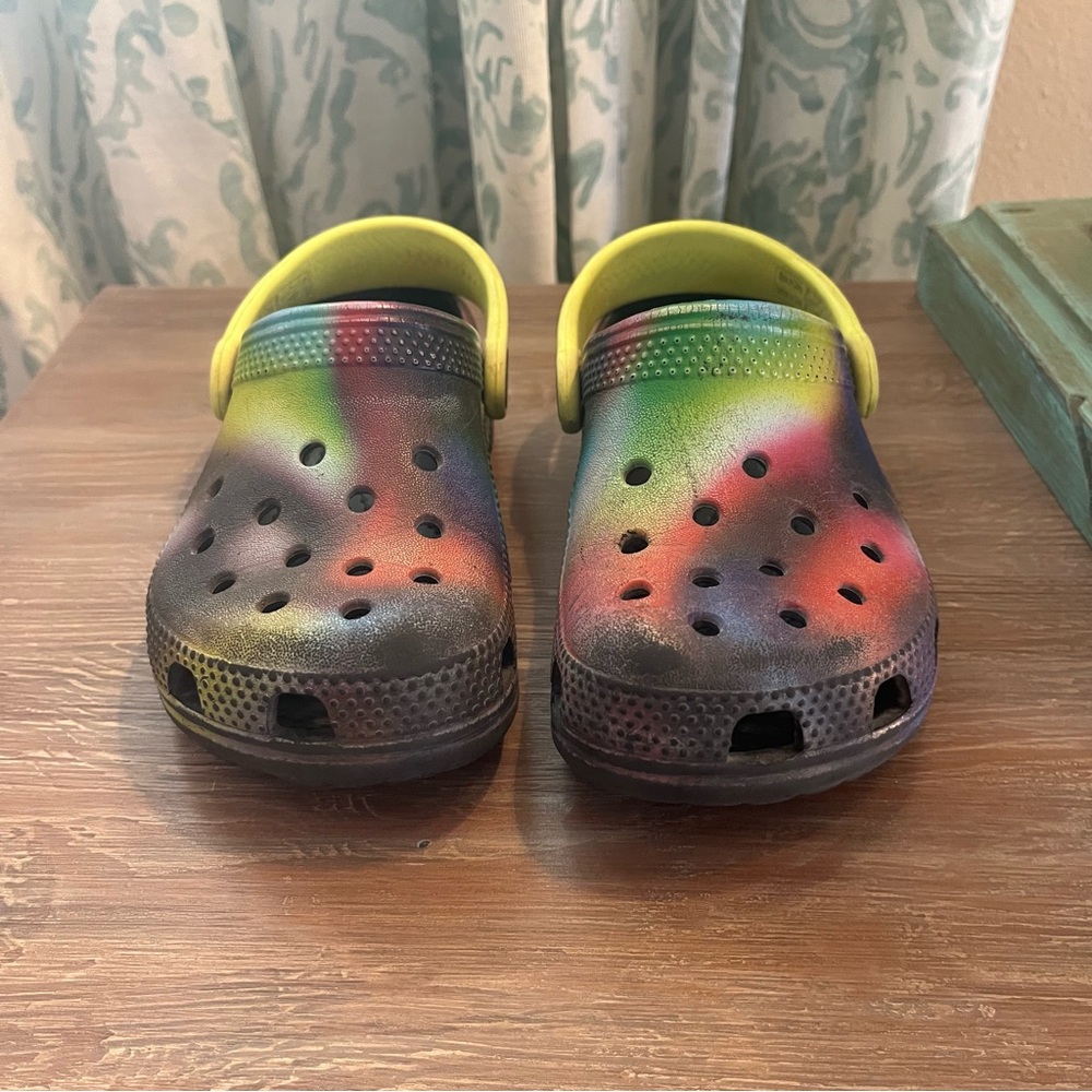 CROCS Kids Tie Dye Crocs with Yellow Strap - Picture 3 of 5